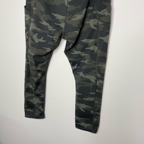 Athleta Ultimate 7/8 Tight in Camo Leggings 2X - Picture 8 of 8